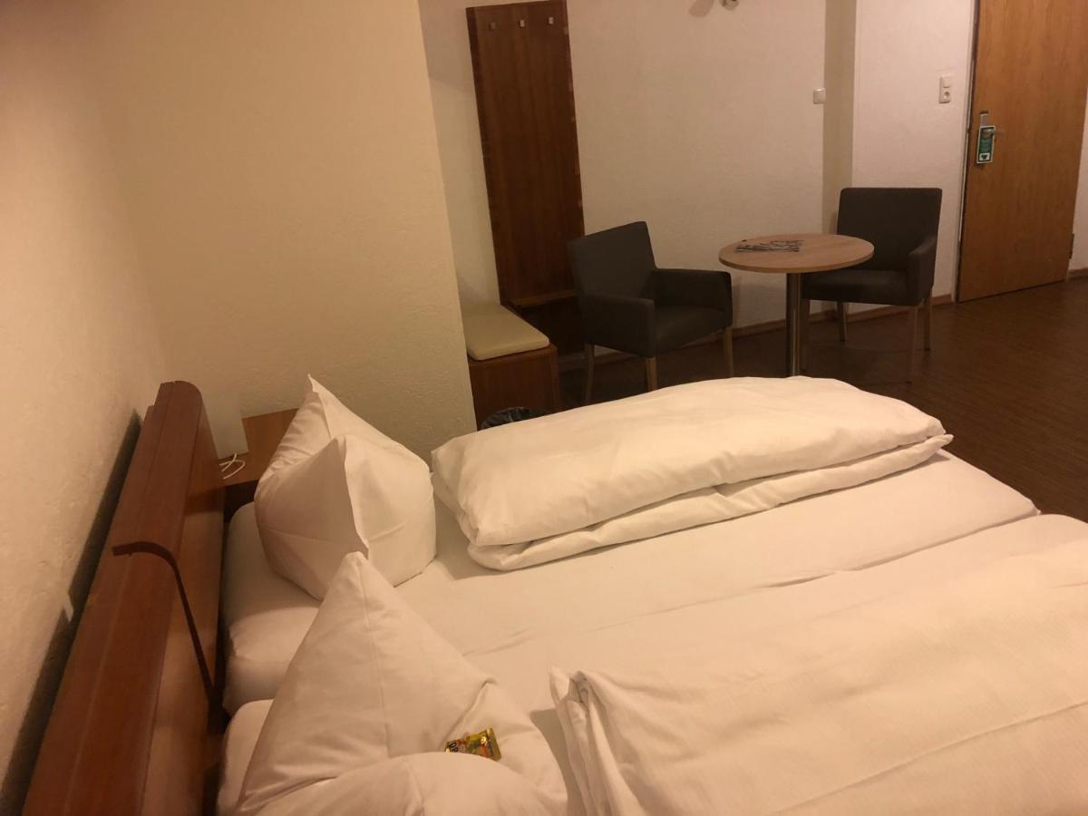 Heeren'S Hotel Garni Бензерзиль Экстерьер фото